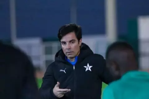 أمام أنظار دونجا.. الشرق الأوسط: النجمة السعودي يقرر إقالة مدرب الفريق